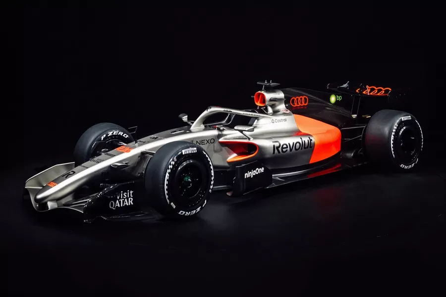 F1: Audi revela pintura do carro para 2026 com visual prateado, vermelho e preto