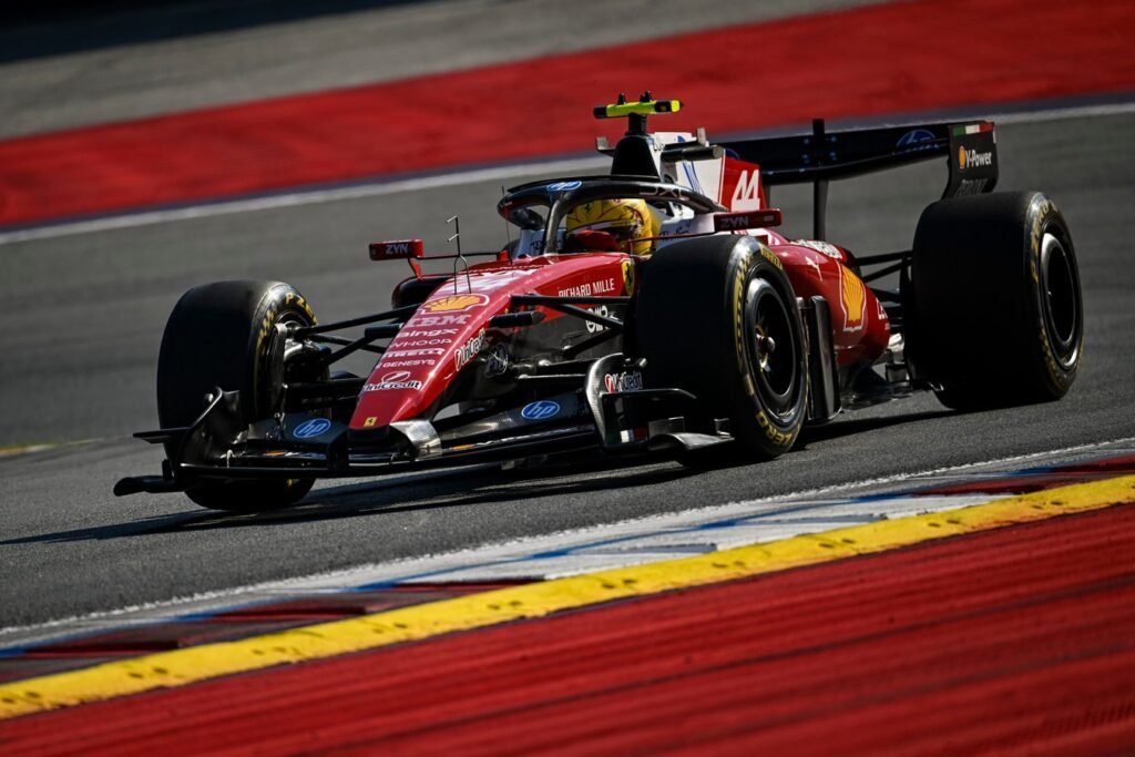 F1: Hamilton lidera único treino em Silverstone; Bortoleto é 12º