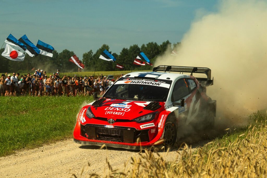 WRC: Sami Pajari dá show e domina primeiro dia do Rally da Estônia