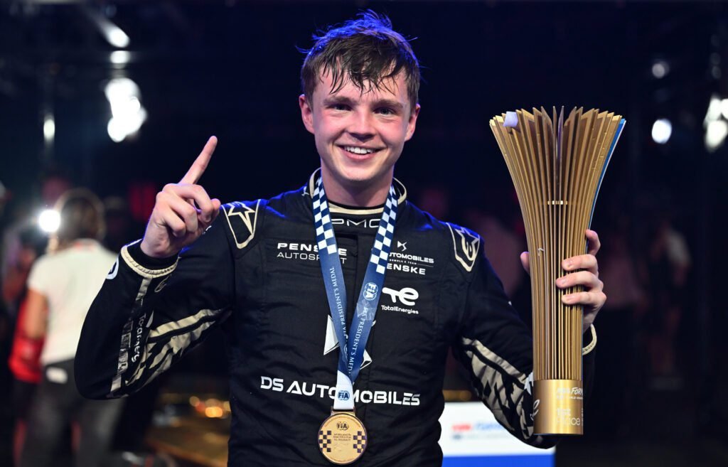 Fórmula E: Taylor Barnard se emociona após 1ª vitória na categoria