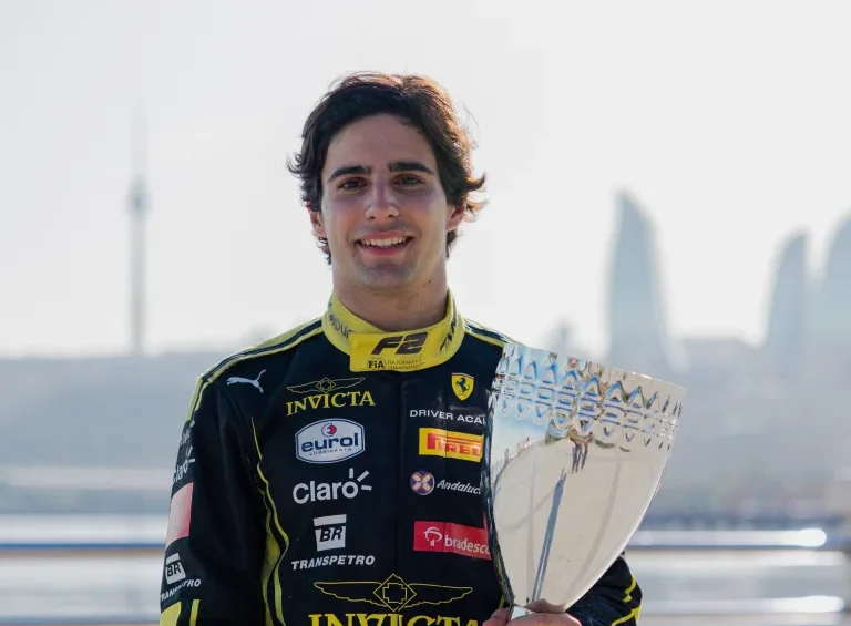 F2: Após vencer em Baku, Câmara amplia liderança e comemora
