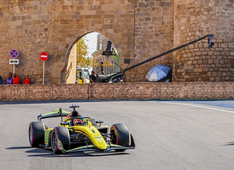 F2: Câmara vira líder após abandono de Tsolov em Baku