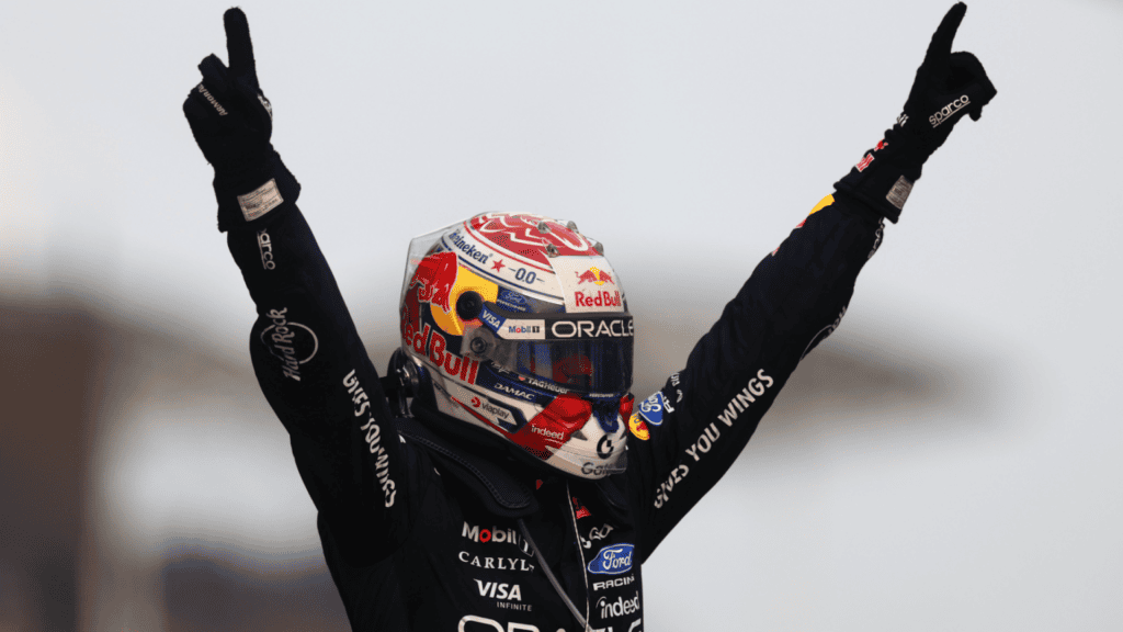 F1: Verstappen domina e vence caótico GP na Malásia